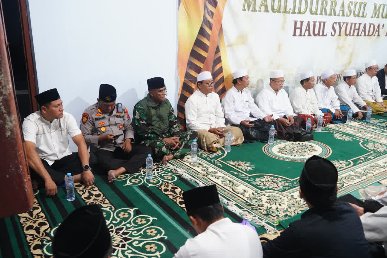 Foto: Bupati Madiun H. Hari Wuryanto menghadiri Majelis Dzikir Maulidurrasul di Masjid Ar-Ruman Desa Prambon, Dagangan.