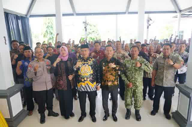 Foto: Bupati Madiun Hari Wuryanto dalam Sarasehan Implementasi Budaya Damai dan Penguatan Kelembagaan Kampung Pesilat di Kecamatan Balerejo