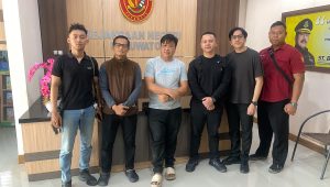 Foto: Tim Tabur Kejari Surabaya menangkap buronan terpidana fidusia Oktavanus Katili di Kabupaten Pohuwato Gorontalo