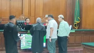 Foto: Sidang perkara transaksi saham PT Surabaya Sore di PN Surabaya