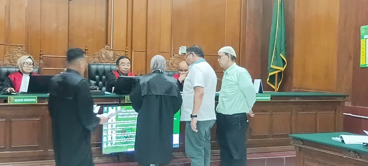 Foto: Sidang perkara transaksi saham PT Surabaya Sore di PN Surabaya