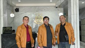 Foto: Tim kuasa hukum masyarakat mendatangi Kantor Kejati Jawa Barat mempertanyakan tindak lanjut laporan dugaan penyimpangan pengadaan meter air Perumda Tirta Pakuan Kota Bogor.