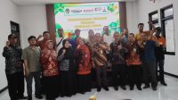 Foto: Penandatanganan kerja sama pengelolaan sampah antara DLH Kabupaten Madiun, TPS 3R dan pelaku usaha