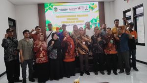 Foto: Penandatanganan kerja sama pengelolaan sampah antara DLH Kabupaten Madiun, TPS 3R dan pelaku usaha