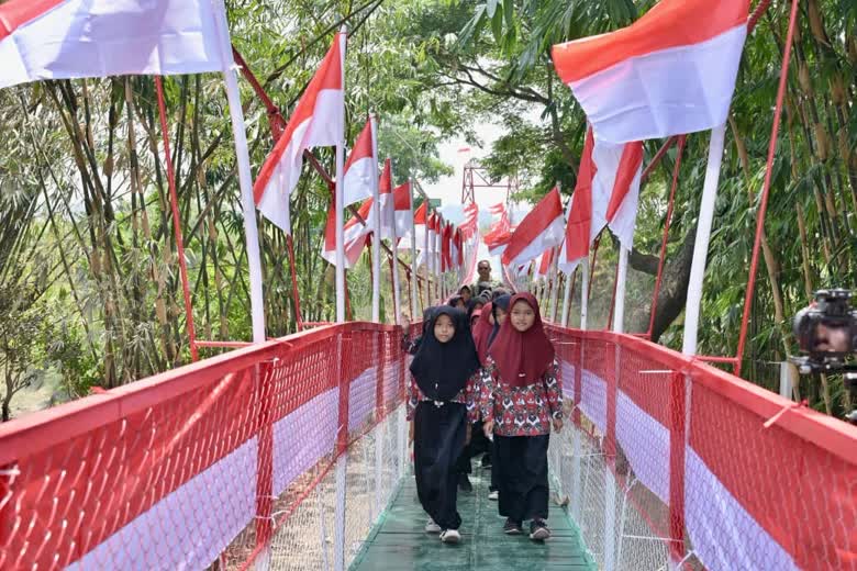Foto: Kasad Jenderal TNI Maruli Simanjuntak mendorong Program Jembatan Garuda dan pembangunan infrastruktur untuk masyarakat.
