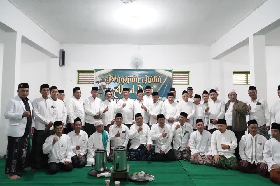 Foto: Bupati Madiun Hari Wuryanto dan PCNU Kabupaten Madiun dalam kegiatan ziarah Sewulan pembuka Hari Santri Nasional 2026.