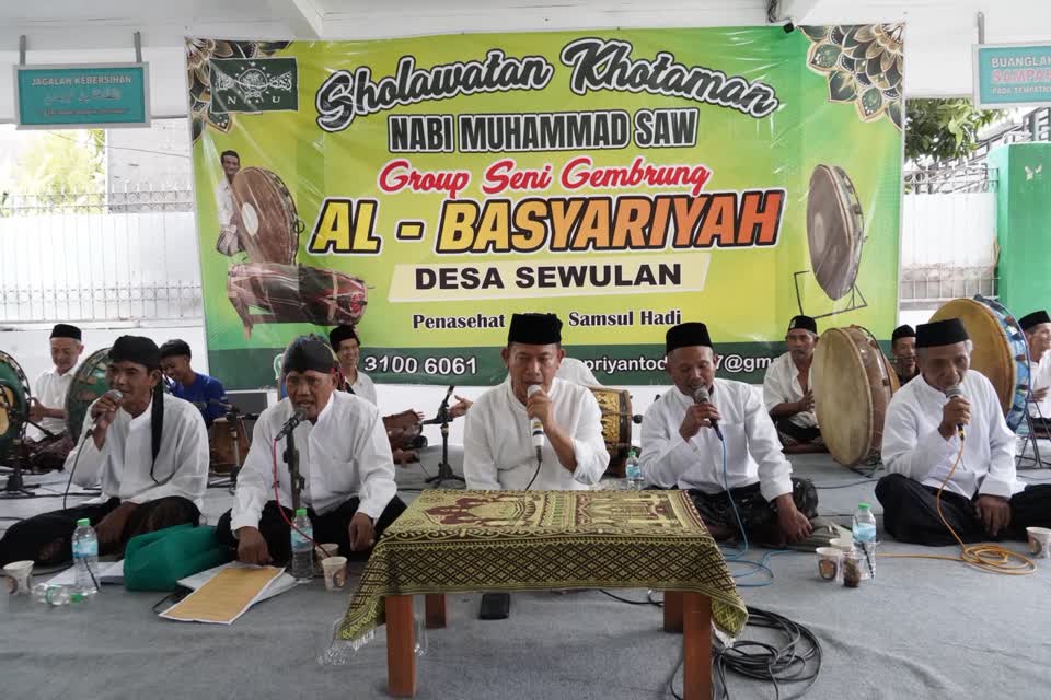 Foto: Bupati Madiun Hari Wuryanto dan PCNU Kabupaten Madiun dalam kegiatan ziarah Sewulan pembuka Hari Santri Nasional 2026.