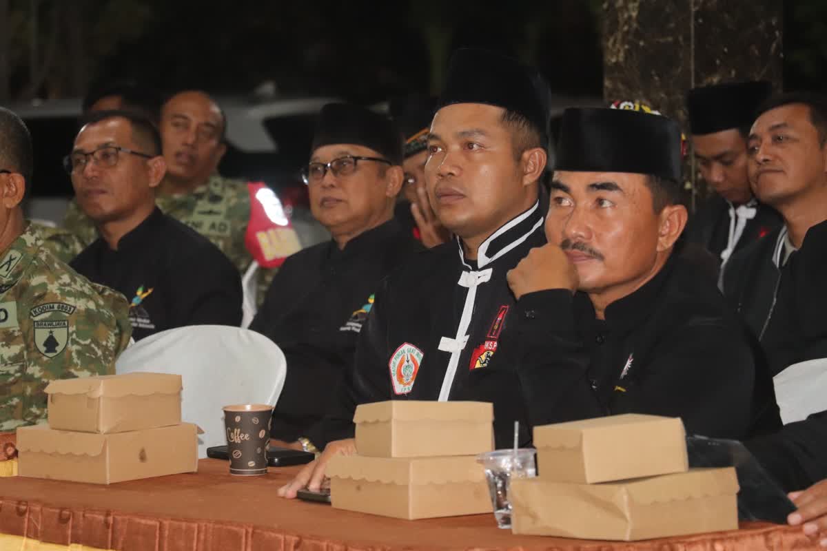 Foto: Bupati Madiun Hari Wuryanto dan Wakil Bupati Purnomo Hadi dalam Sarasehan Harmonisasi Kampung Pesilat di Kecamatan Pilangkenceng.