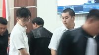 Foto: Sidang perkara dugaan pengeroyokan Bareno Bytago di Pengadilan Negeri Surabaya dengan terdakwa Jason Jarell Pello dan Richardy George Gilbert Toha.