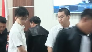 Foto: Sidang perkara dugaan pengeroyokan Bareno Bytago di Pengadilan Negeri Surabaya dengan terdakwa Jason Jarell Pello dan Richardy George Gilbert Toha.