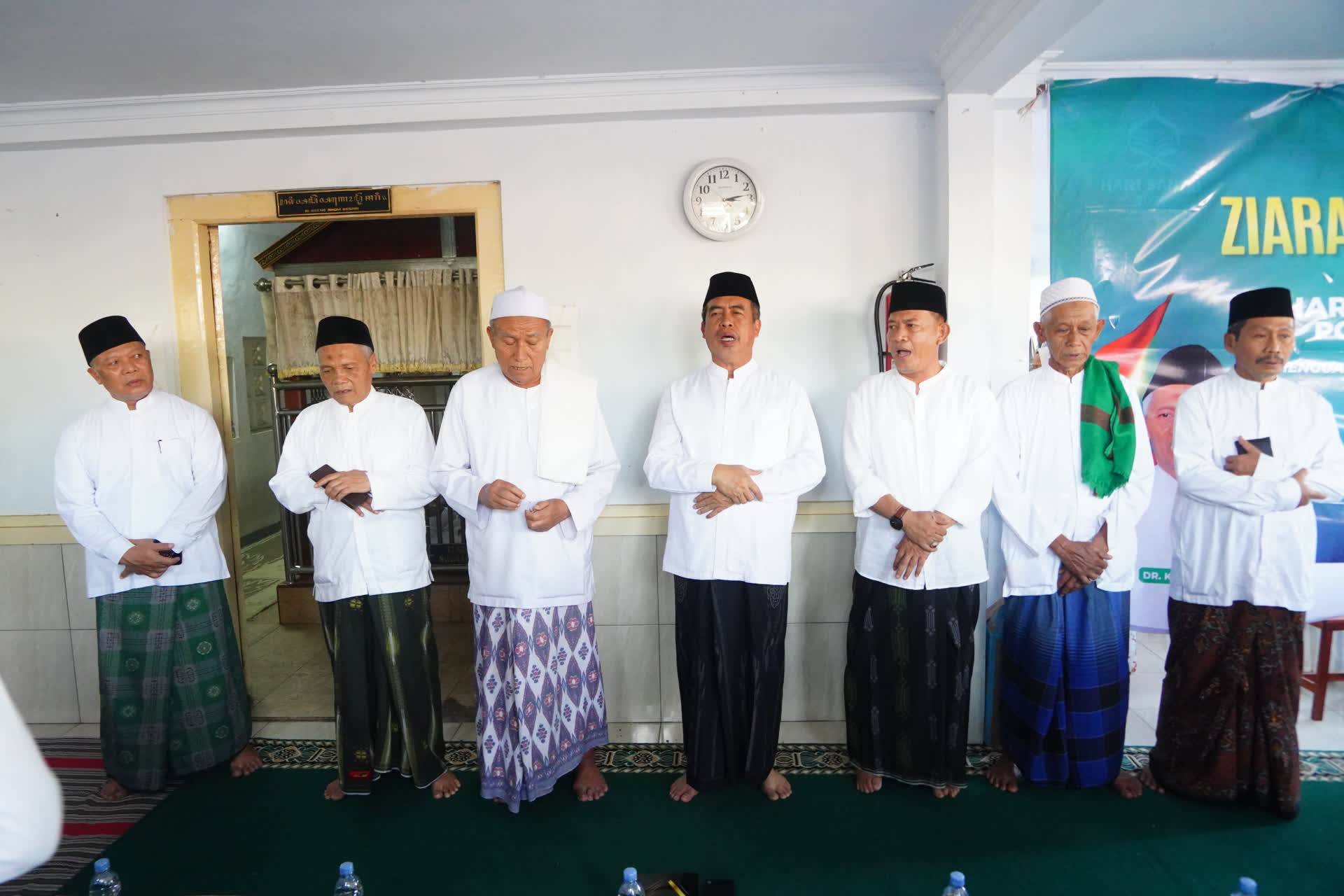 Foto: Bupati Madiun dan PCNU ziarah ke Makam Kyai Ageng Anom Besari dalam rangka Hari Santri Nasional 2026