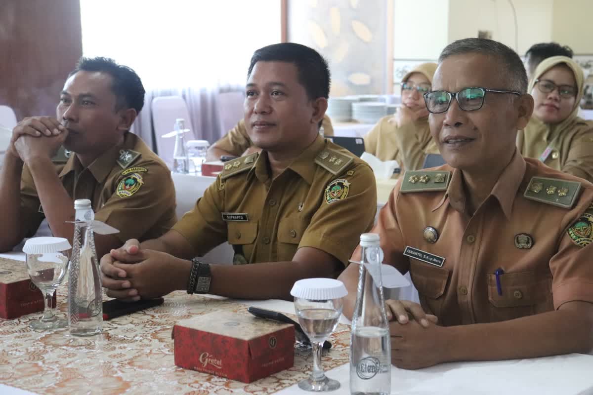 Foto; Bupati Madiun Hari Wuryanto dan Wakil Bupati Purnomo Hadi dalam sarasehan percepatan penurunan stunting di Kecamatan Saradan, Kabupaten Madiun, 19 Oktober 2026.