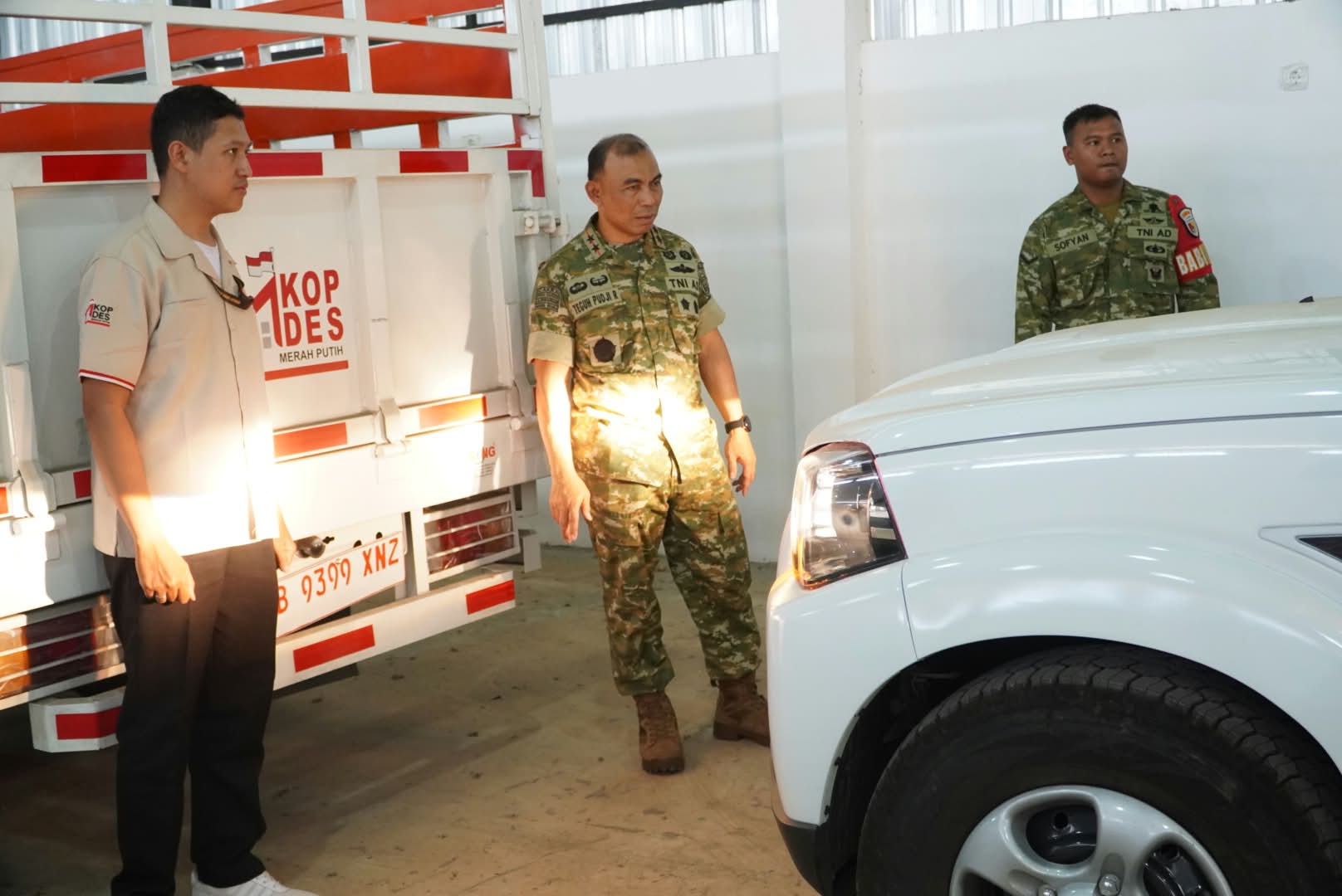 Foto: Tim Verifikasi dan Validasi Mabes TNI memeriksa kesiapan bangunan dan sarana prasarana KDKMP Desa Pagotan, Kecamatan Geger, Kabupaten Madiun