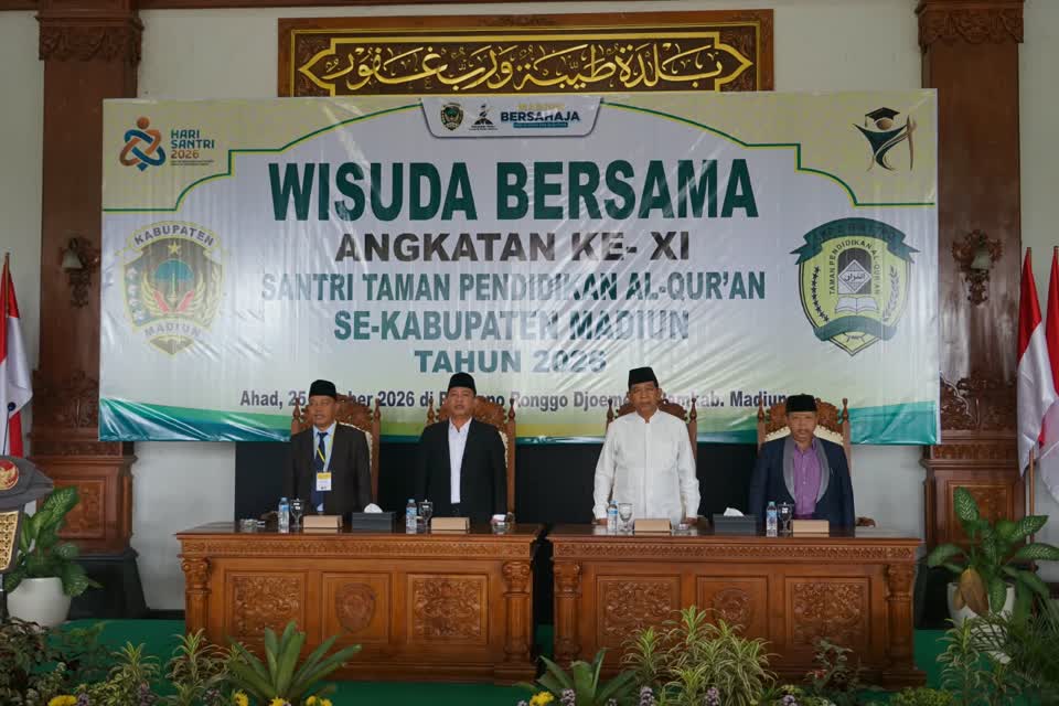 Foto: Wisuda Bersama 1.349 santri TPA/TPQ Kabupaten Madiun di Pendopo Ronggo Djumeno Caruban pada Hari Santri Nasional 2026.