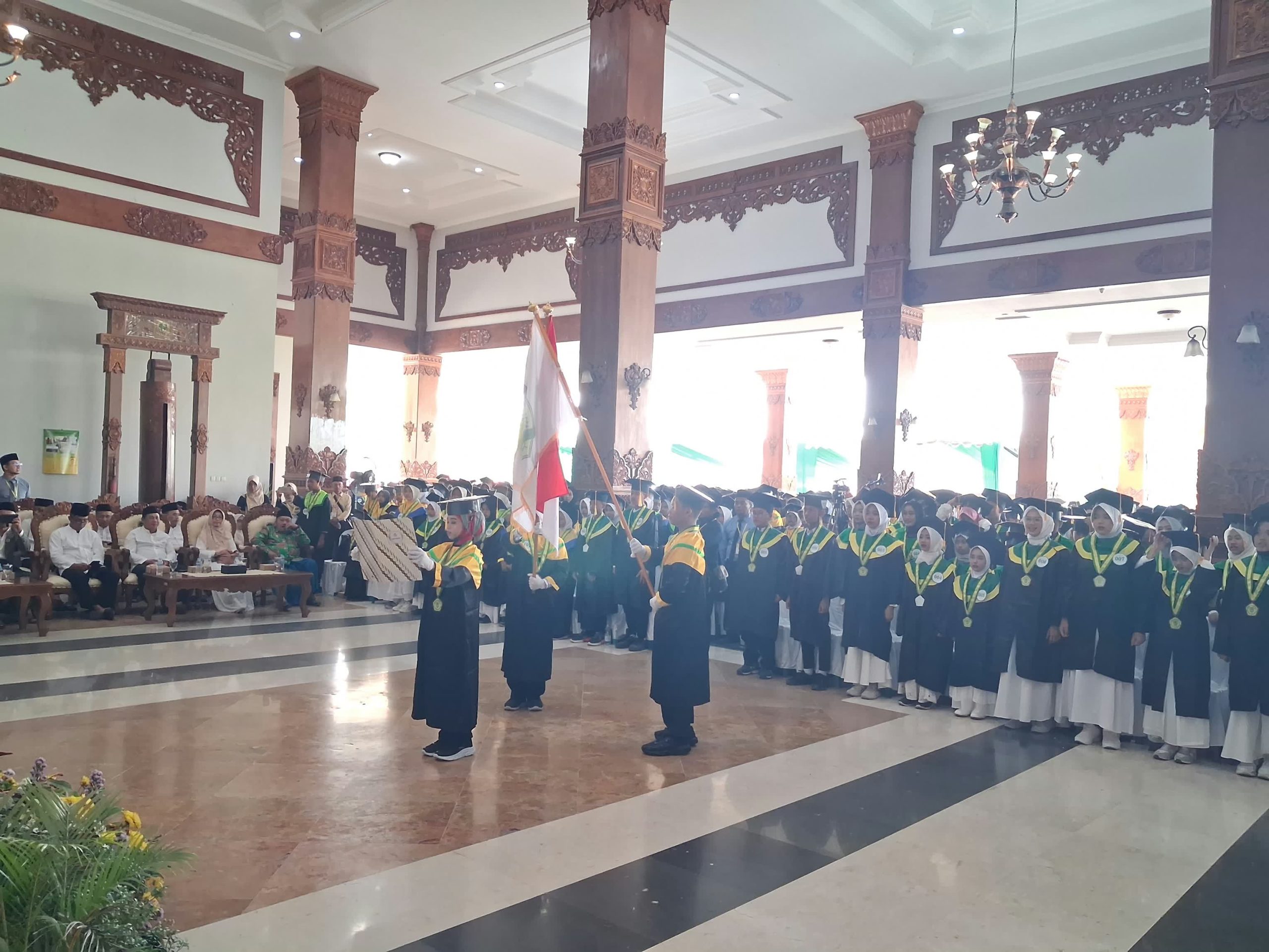 Foto: Wisuda Bersama 1.349 santri TPA/TPQ Kabupaten Madiun di Pendopo Ronggo Djumeno Caruban pada Hari Santri Nasional 2026.